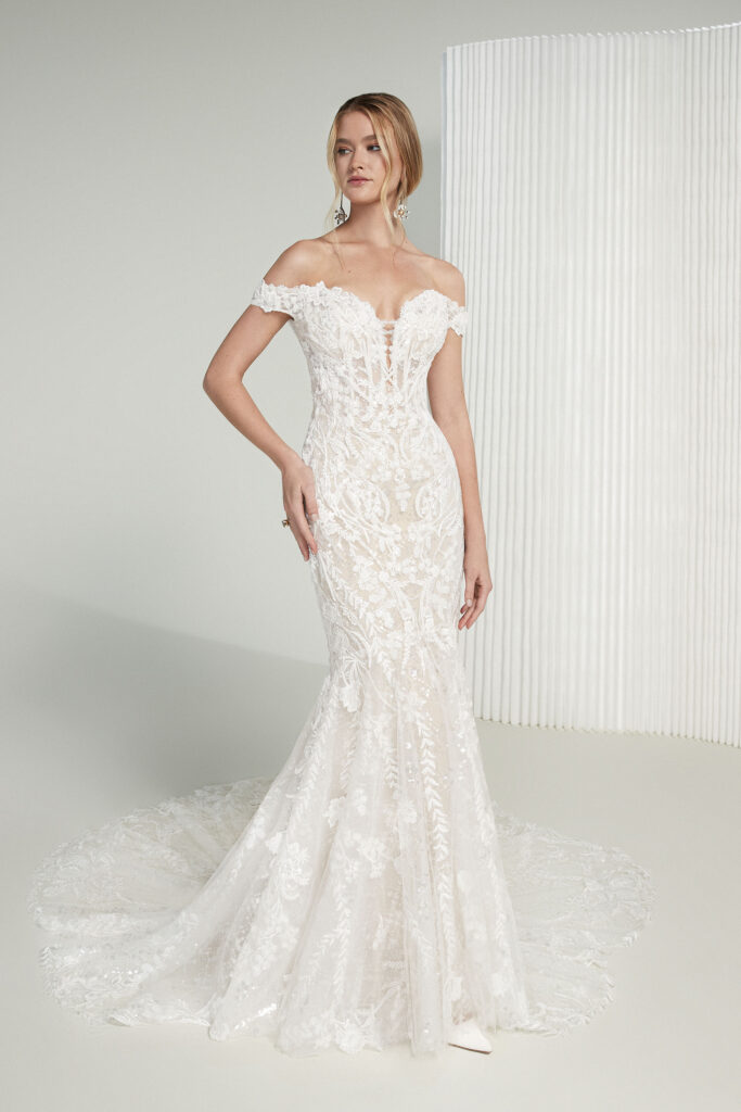 the beautiful Giovani gown from Justin Alexander with lace details and a gorgeous train
